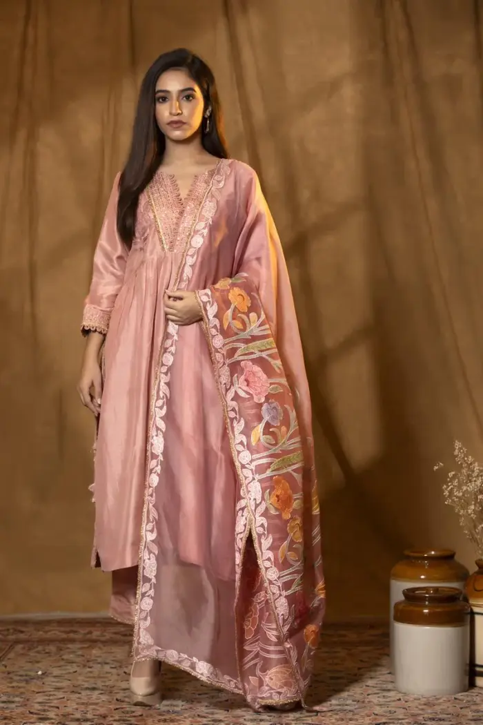 SILK SUITS - Image 1